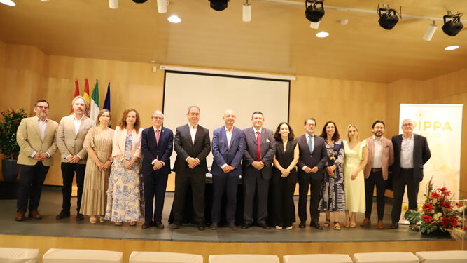 Los participantes en el acto