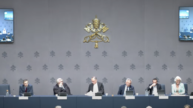 Rueda de prensa en el Vaticano