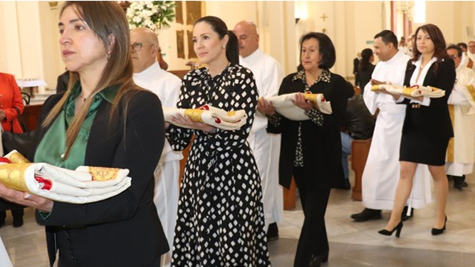 Esposa llevan vestiduras