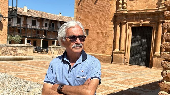 Ontoso tiene en su haber varios libros sobre Iglesia y política