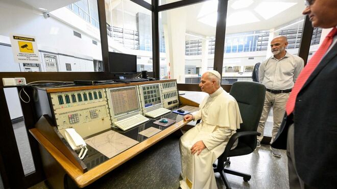 León XIV en el Centro transmisor de Radio Vaticana en Santa María de Galeria