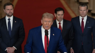 Trump, junto a Vance, anunciando el ataque contra Irán