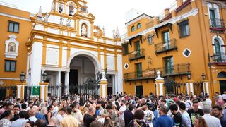 Concentración a las puertas de la Macarena