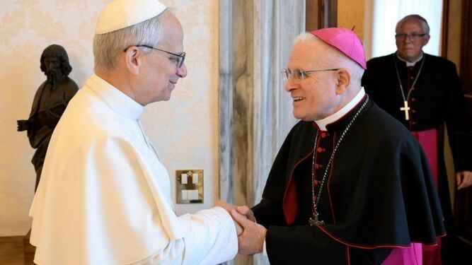 León XIV con monseñor Crociata, presidente de los obispos europeos