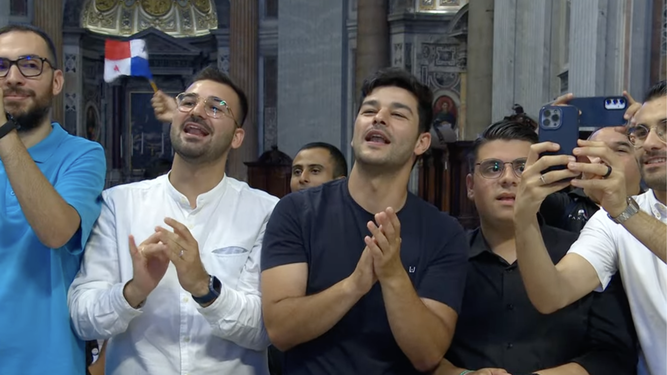 Los seminaristas saudan al papa León XIV