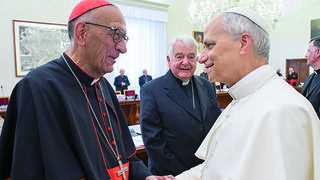 Cardenal Omella saluda a León XIV