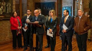 El cardenal Chomali y los precandidatos presidenciales