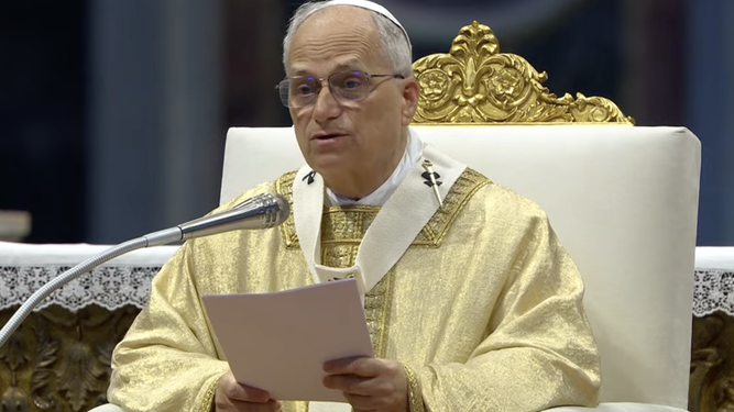 León XIV durante su homilía