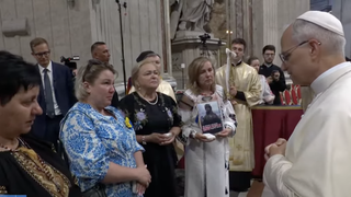 León XIV, con las cuatro mujeres ucranianas