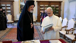 Intercambio de regalos entre el Papa y el delegado de Bartolomé
