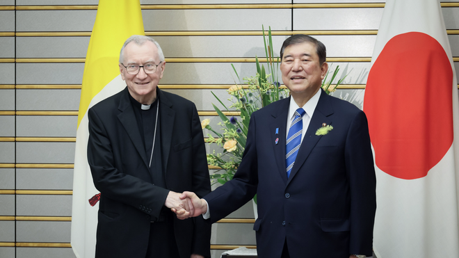Parolin, con el primer ministro de Japón
