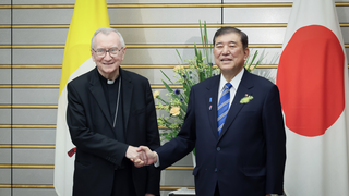 Parolin, con el primer ministro de Japón
