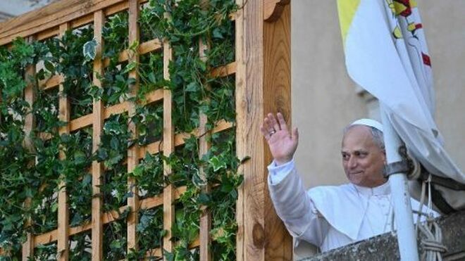 El saludo de León XIV desde el balcón de Villa Barberini