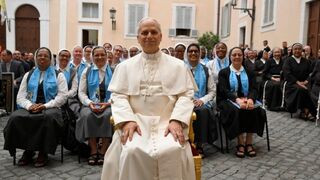 El Papa, con religiosos en Castel Gandolfo