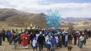 El agustino, en una procesión con fieles quechuas