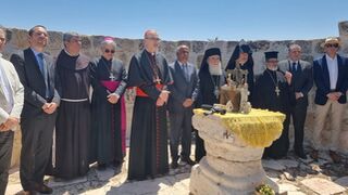 Los patriarcas y jefes de Iglesias de Jerusalén; en el centro, Pizzaballa