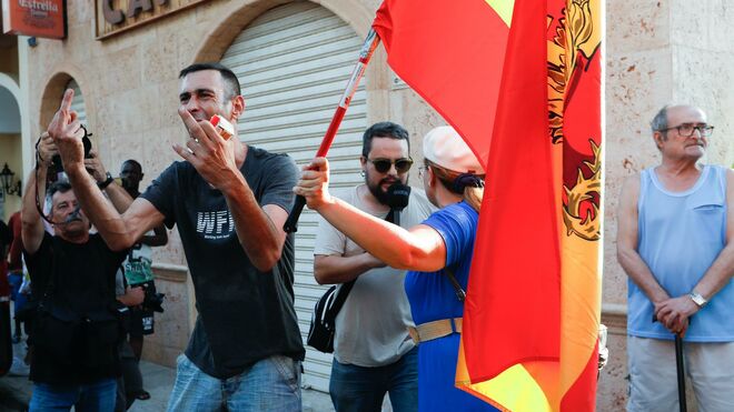 Varias personas en una manifestación no autorizada en Torre Pacheco