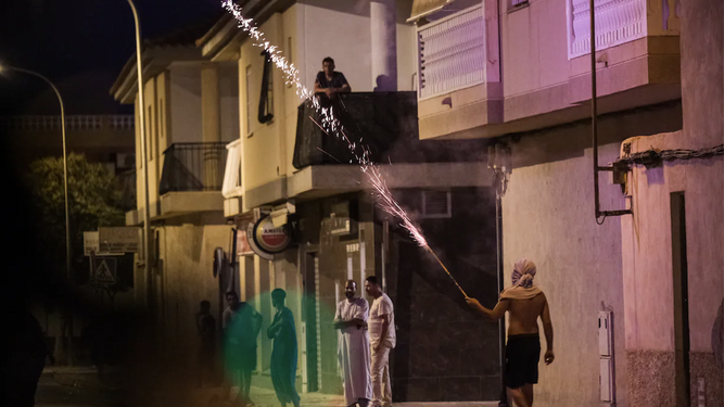 Un enmascarado dispara una bengala en Torre Pacheco