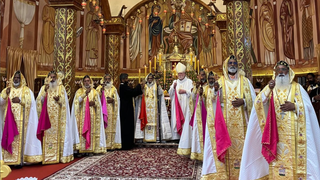 El arzobispo Gallagher durante la 'Holy Qurbana'. India.