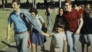 A la izq., con la campera al hombro, el seminarista asesinado, Salvador Barbeito. A la der. el sobreviviente, Rodolfo Capalozza