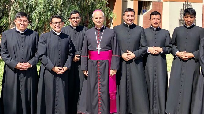 Con los nuevos presbíteros salidos del Seminario Mayor Santo Toribio de Mogrovejo
