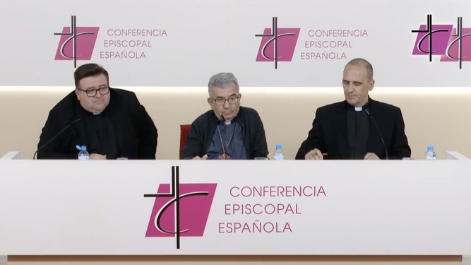 Argüello, flanqueado por Tinajero y Josetxo Vera
