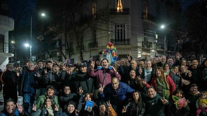 Rezaron el Rosario por Cristina Kirchner y ella salió al balcón