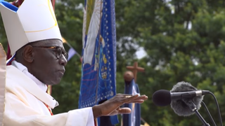 Cardenal Sarah en Sainte-Anne-d'Auray