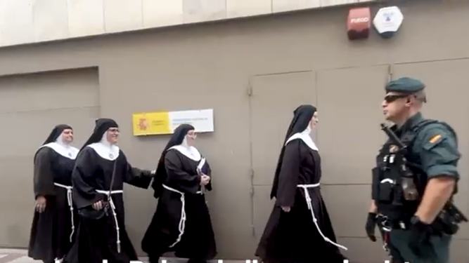 Ex monjas en el juzgado
