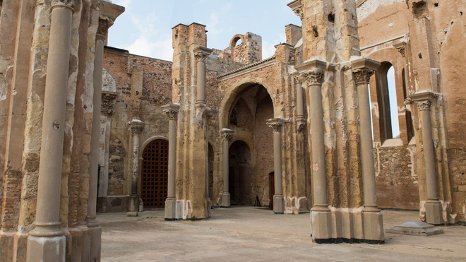 La catedral de Cartagena en ruinas