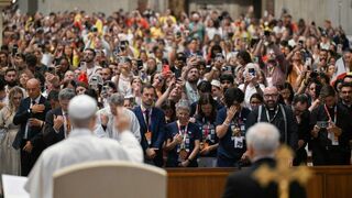 El Papa saluda a los misioneros digitales