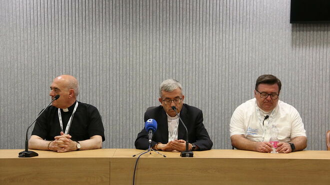 Luis Argüello, con Arturo Ros (izda) y Raúl Tinajero