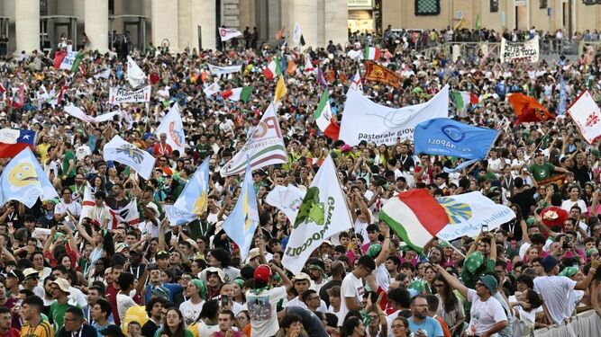 40.000 jóvenes italianos llenaron la plaza de san Pedro