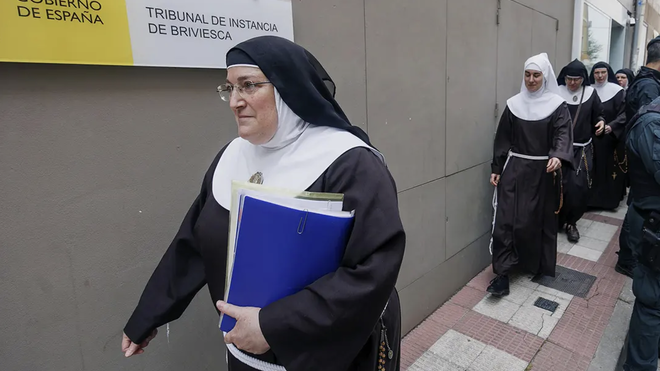 Las exclarisas, ante el Juzgado de Briviesca