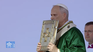 León XIV, con el Evangelio