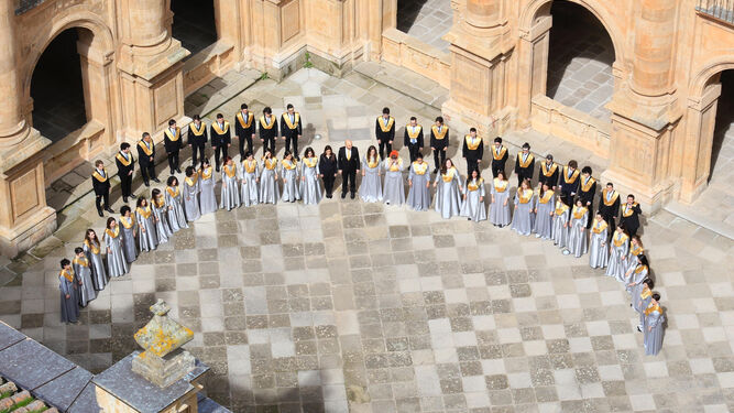 El Coro, en el claustro de la universidad pontificia