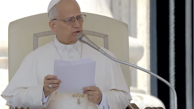 El Papa lee su catequesis