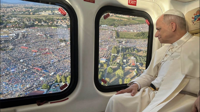 Papa sobrevuela Tor Vergata