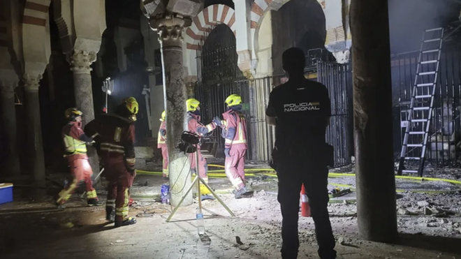 Así quedó la mezquita-catedral tras el incendio