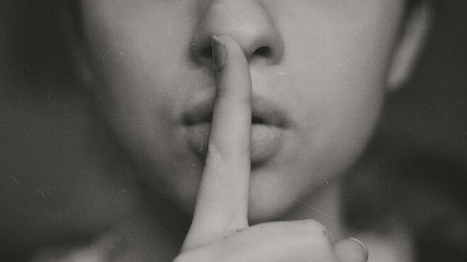 El silencio que también condena