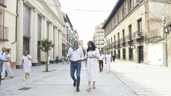 El presidente del Gobierno de Aragón, Jorge Azcón, y la alcaldesa de Huesca, Lorena Orduna