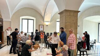 El obispo de Plasencia visitó a las personas evacuadas en el Seminario