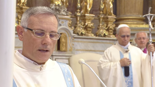 Prevost escucha el Evangelio en Castel Gandolfo