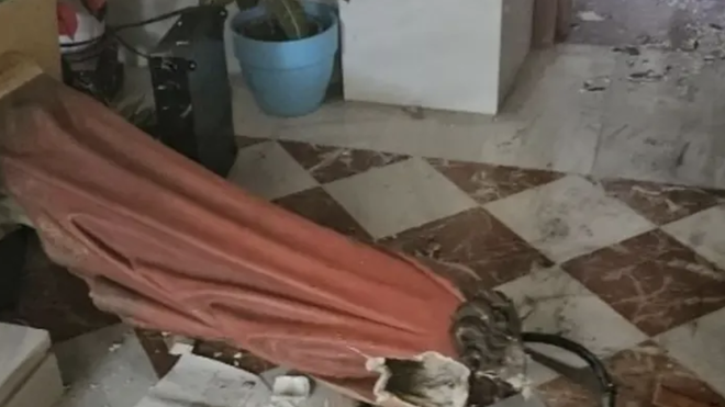 Destrozos en la iglesia