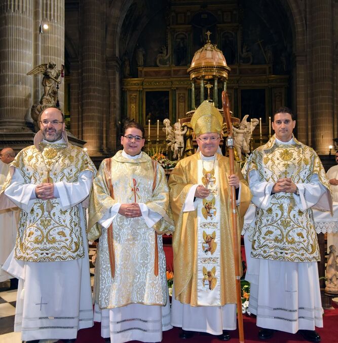 Obispo y diáconos