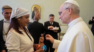 León XIV, con los refugiados