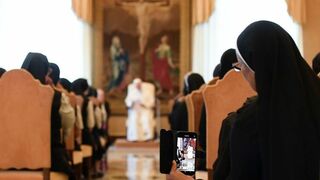 León XIV, con los institutos de vida consagrada