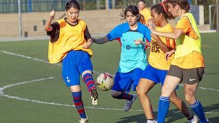 Jugadoras del equipo de fútbol de mujeres refugiadas de la Associació Esportiva Ramassà