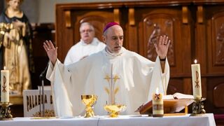 Xabier El obispo Gómez, durante la eucaristía el Caleruega