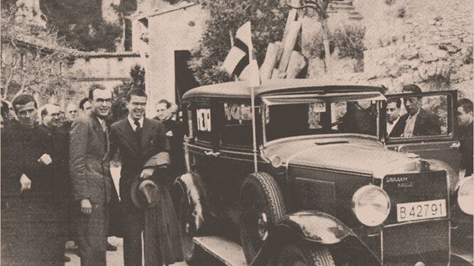 Pere Tarrés y el monje Joan Parellada bajan a Barcelona, el 21 de julio de 1936 a pedir ayuda a la Generalitat y evitar el incendio de Montserrat